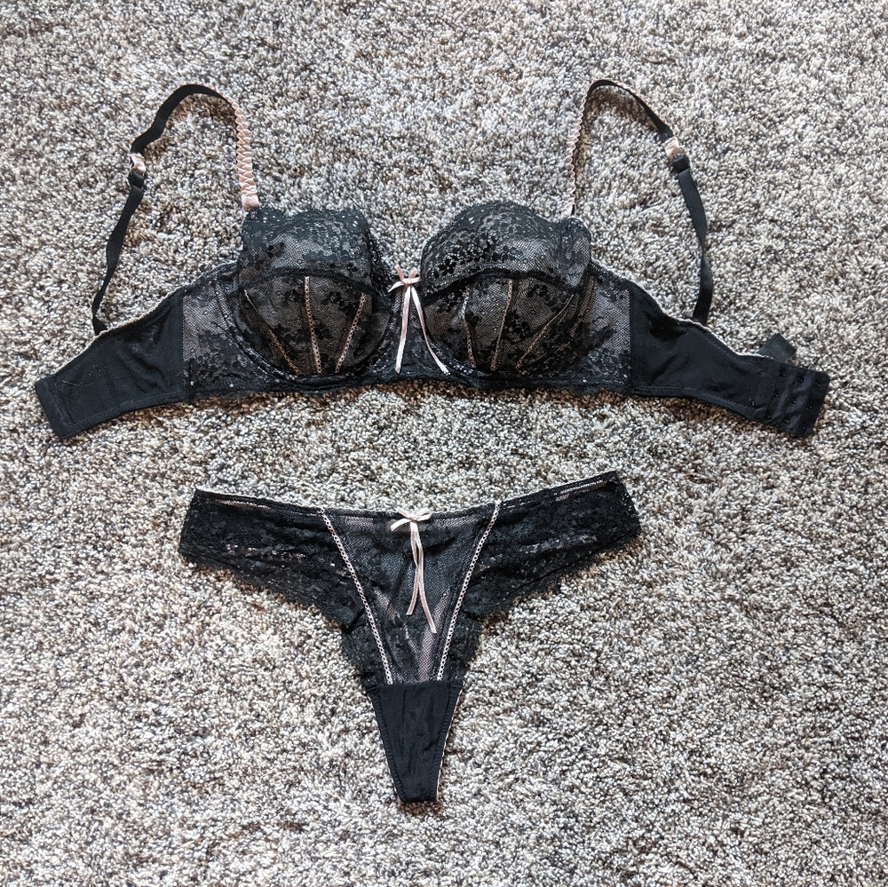 Elle MacPherson Intimates mesh lace unlined bra and panty set. 32DD/small